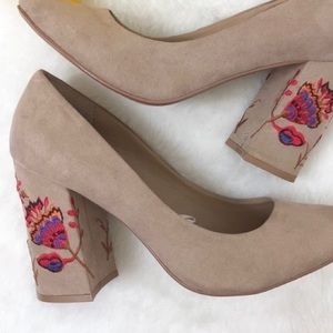 Restricted Embroidered Heel